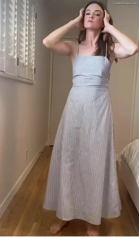 Danielle Panabaker photo 4 of 578