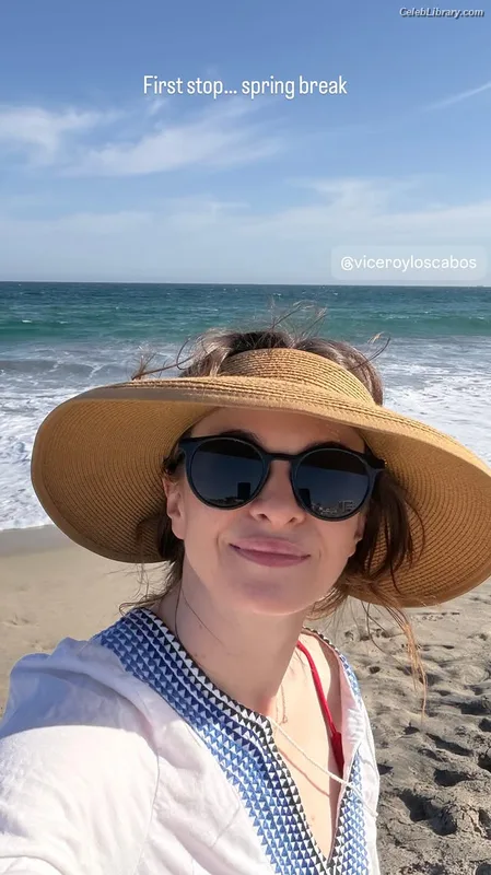Danielle Panabaker photo 3 of 578