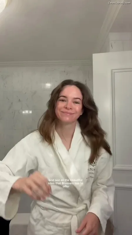 Danielle Panabaker photo 10 of 578