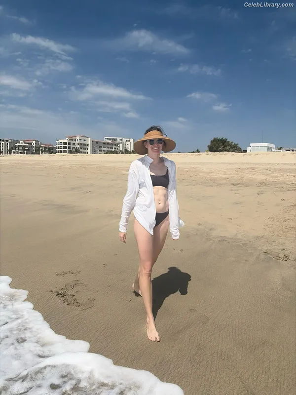Danielle Panabaker photo 23 of 578