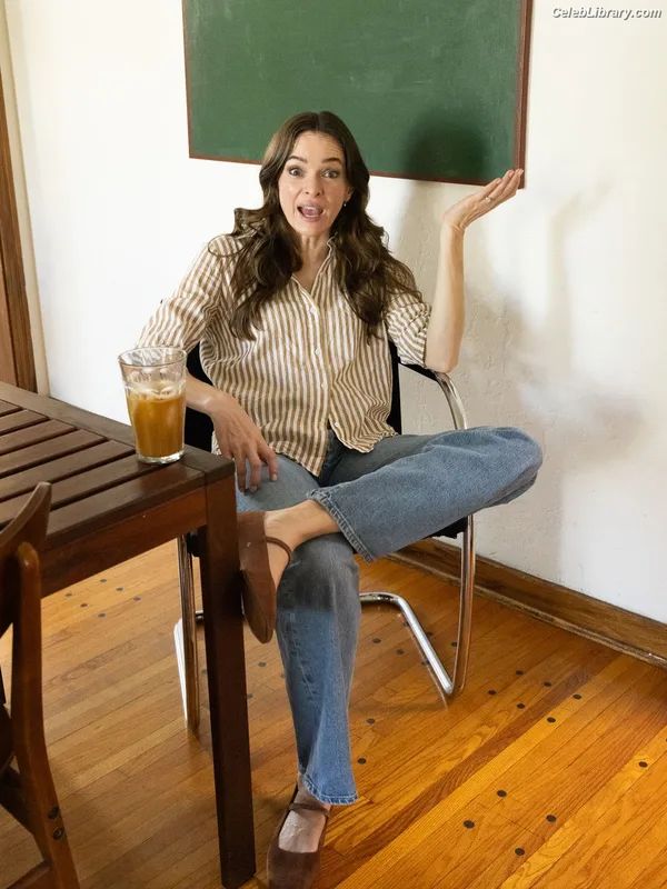 Danielle Panabaker photo 9 of 578