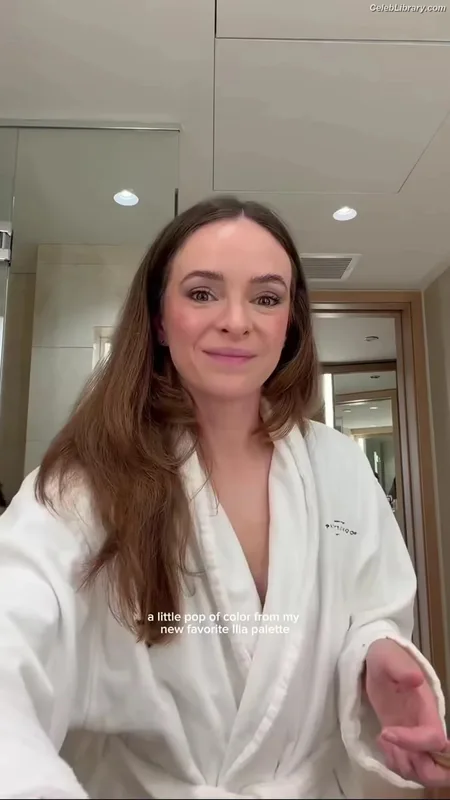 Danielle Panabaker photo 16 of 578