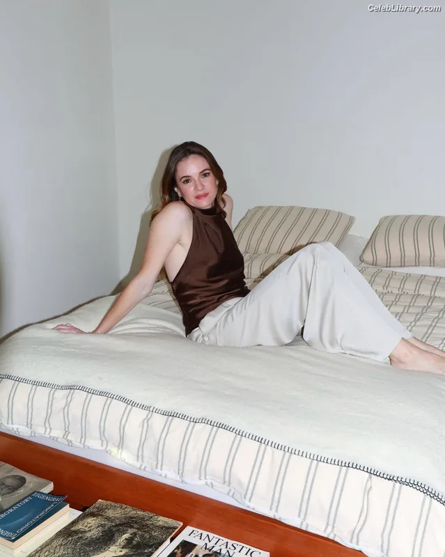 Danielle Panabaker photo 23 of 578