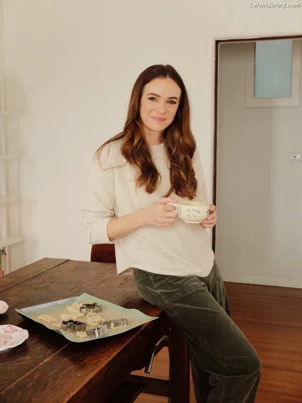Danielle Panabaker photo 24 of 578