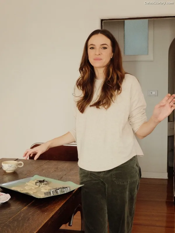 Danielle Panabaker photo 1 of 578