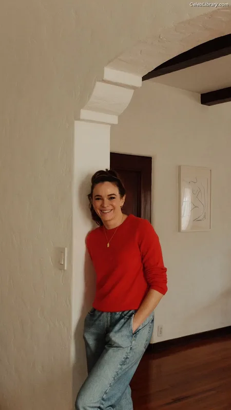 Danielle Panabaker photo 15 of 578