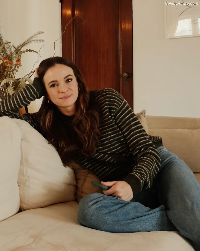Danielle Panabaker photo 17 of 578