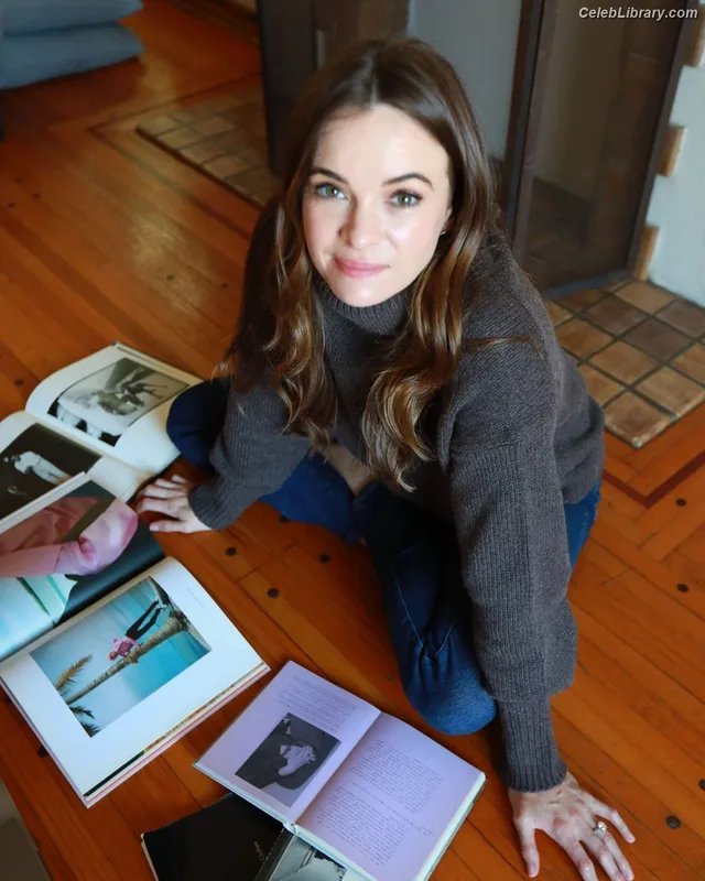 Danielle Panabaker photo 7 of 578
