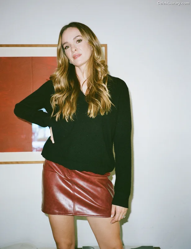 Danielle Panabaker photo 21 of 578