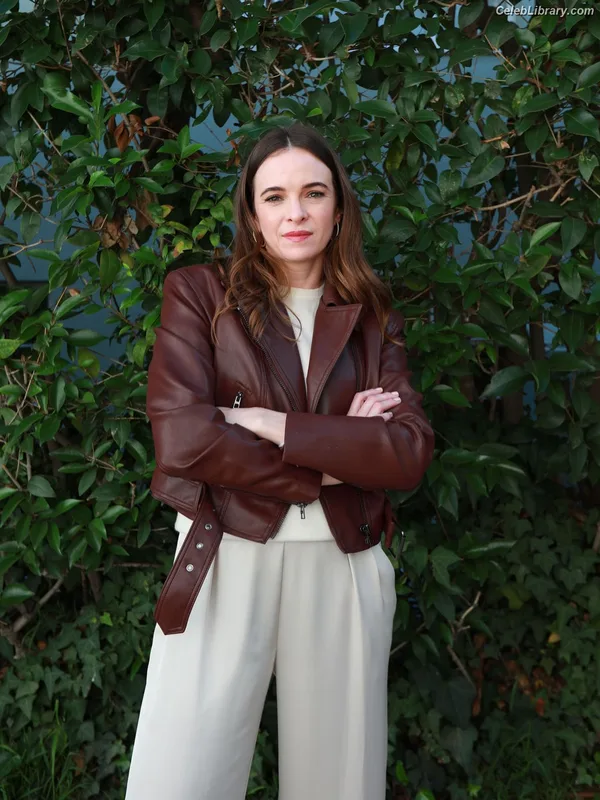 Danielle Panabaker photo 24 of 578