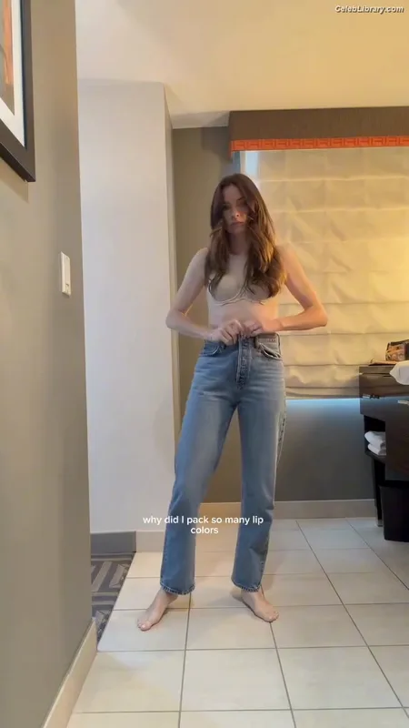 Danielle Panabaker photo 3 of 578