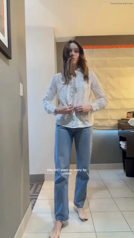 Danielle Panabaker photo 4 of 578