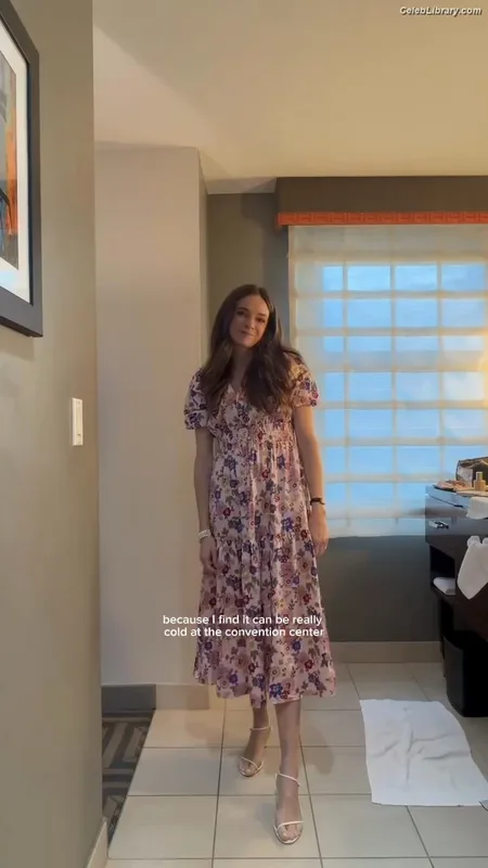 Danielle Panabaker photo 9 of 578