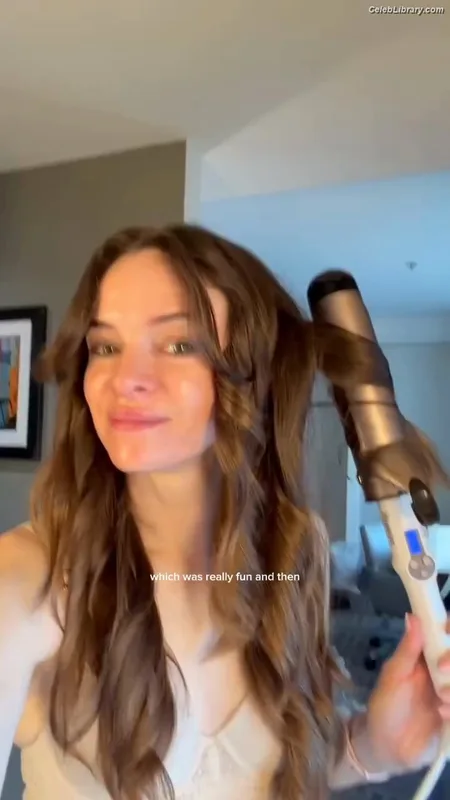 Danielle Panabaker photo 11 of 578