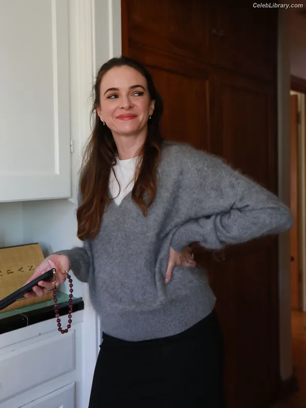 Danielle Panabaker photo 14 of 578