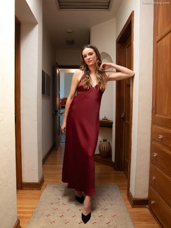 Danielle Panabaker photo 19 of 578