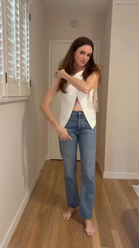 Danielle Panabaker photo 3 of 578