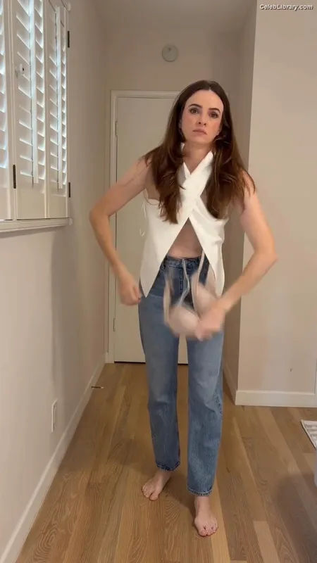 Danielle Panabaker photo 4 of 578
