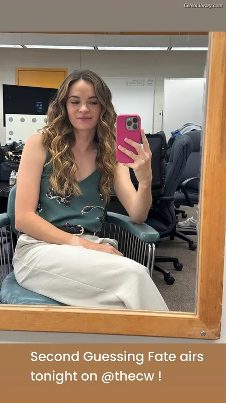 Danielle Panabaker photo 16 of 578