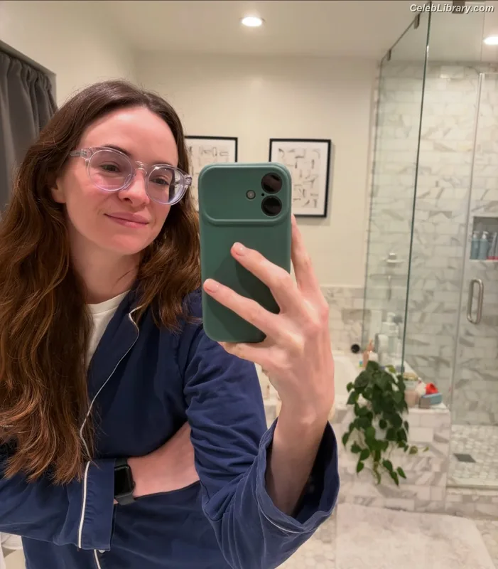 Danielle Panabaker photo 13 of 578