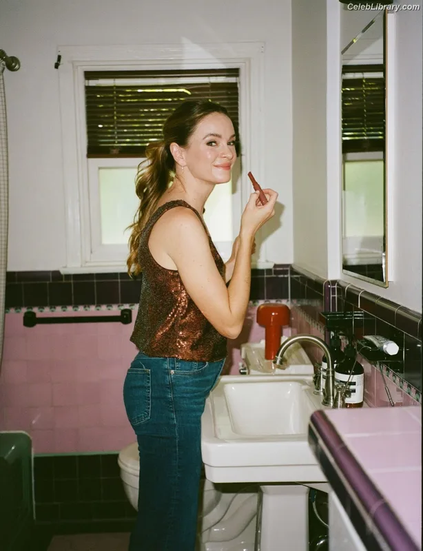 Danielle Panabaker photo 12 of 578