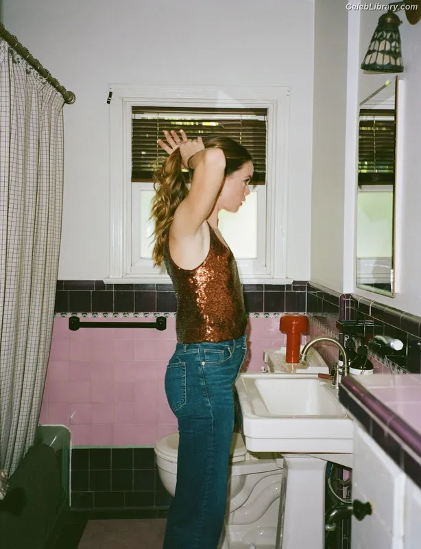 Danielle Panabaker photo 13 of 578