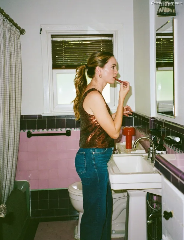 Danielle Panabaker photo 14 of 578