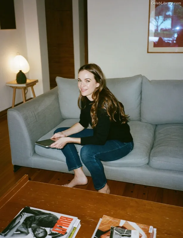 Danielle Panabaker photo 7 of 578