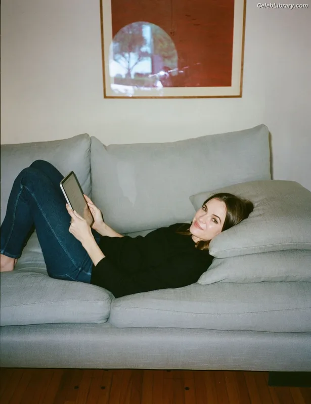 Danielle Panabaker photo 8 of 578