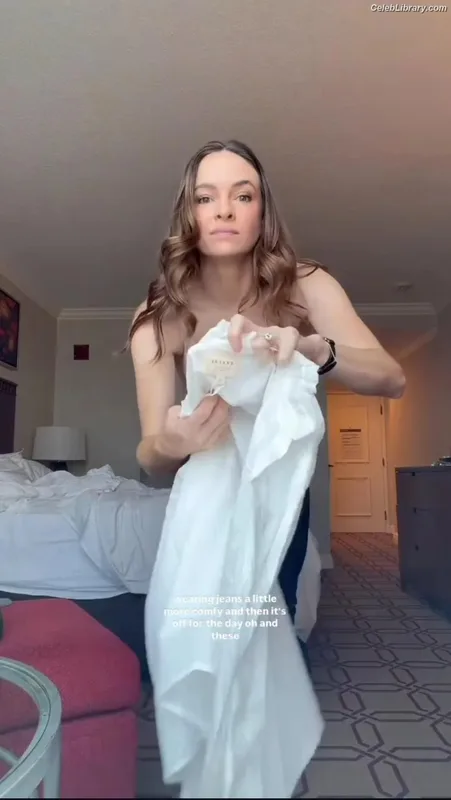 Danielle Panabaker photo 12 of 578