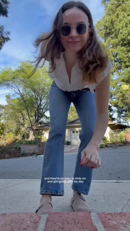 Danielle Panabaker photo 23 of 578