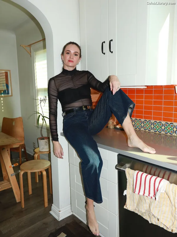 Danielle Panabaker photo 2 of 578