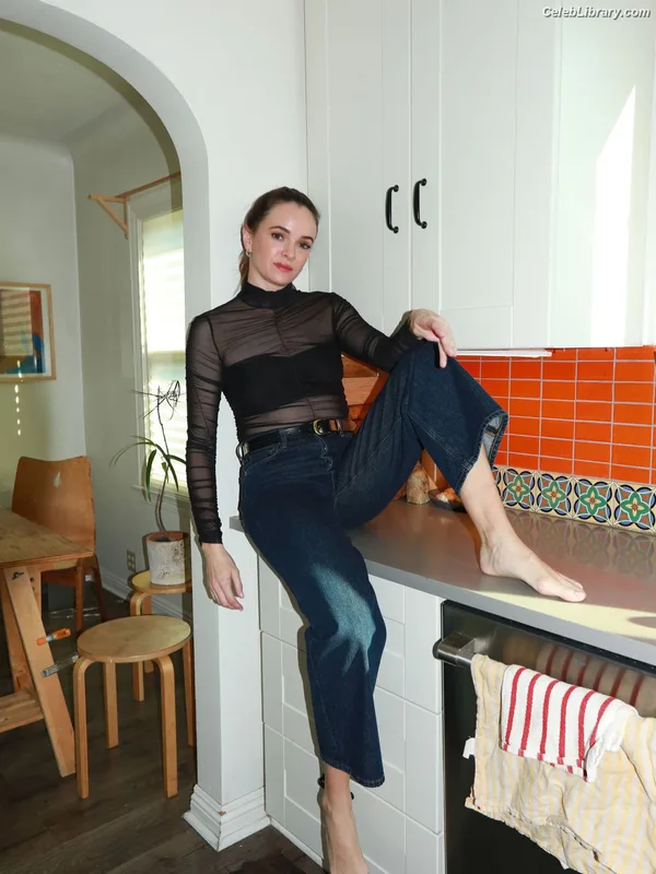 Danielle Panabaker photo 4 of 578