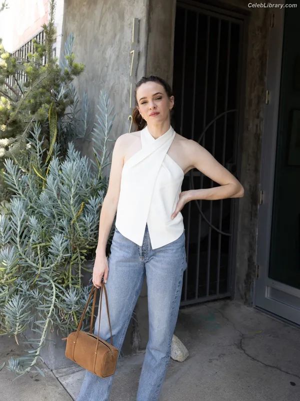 Danielle Panabaker photo 22 of 578