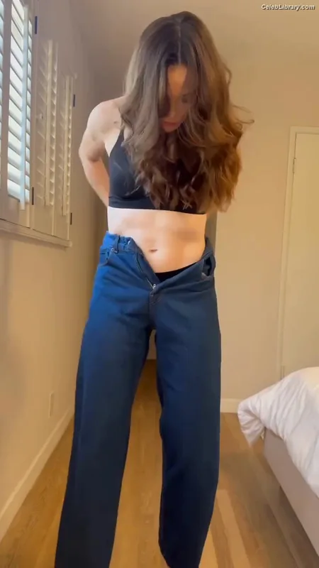 Danielle Panabaker photo 2 of 578