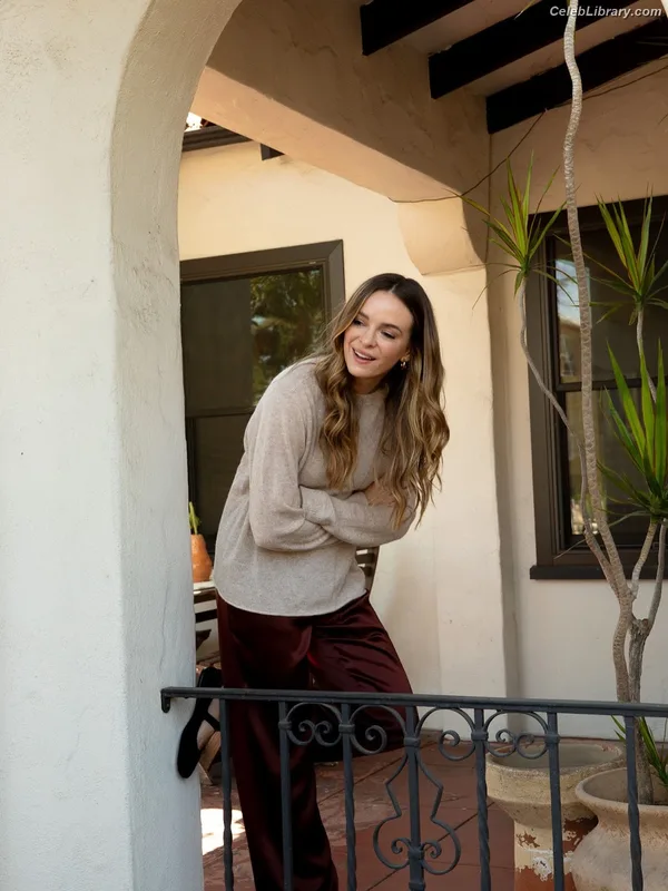 Danielle Panabaker photo 7 of 578
