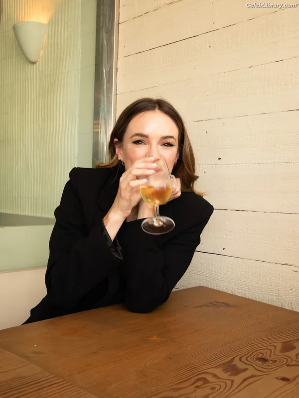 Danielle Panabaker photo 22 of 578