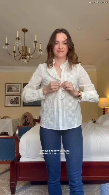 Danielle Panabaker photo 3 of 578