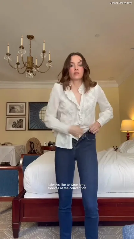 Danielle Panabaker photo 4 of 578