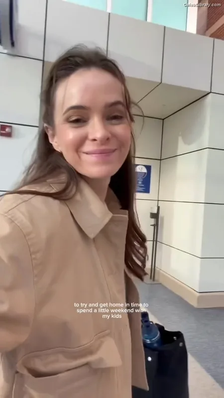 Danielle Panabaker photo 5 of 578