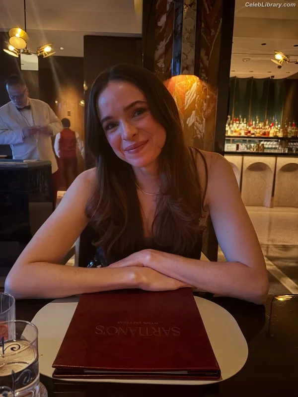 Danielle Panabaker photo 12 of 578