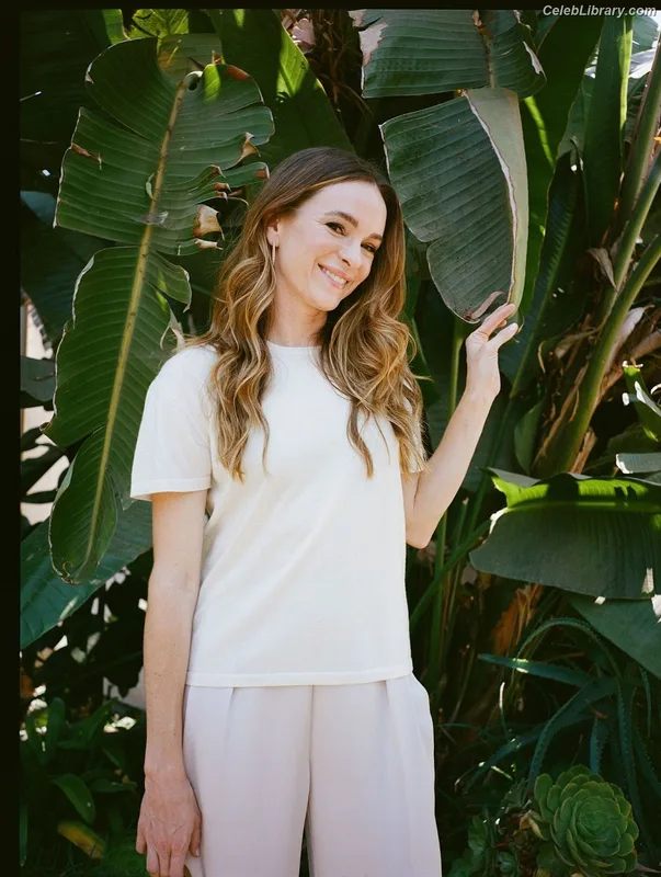 Danielle Panabaker photo 2 of 578