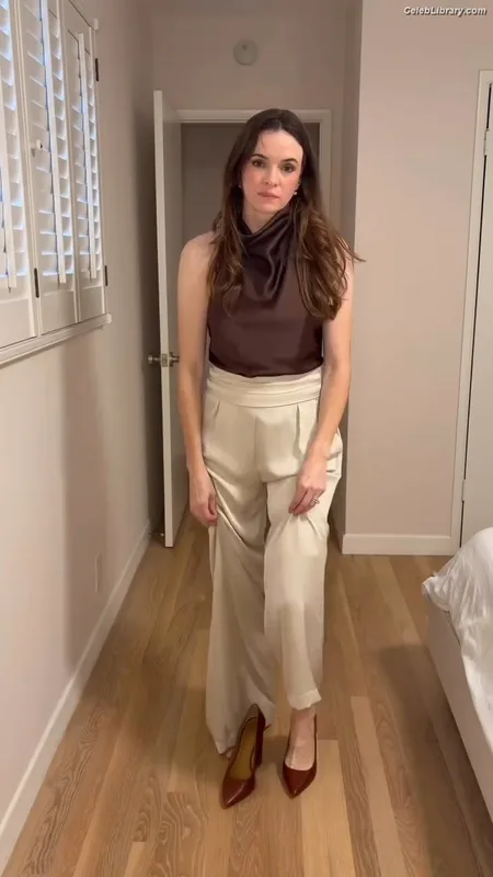Danielle Panabaker photo 3 of 578