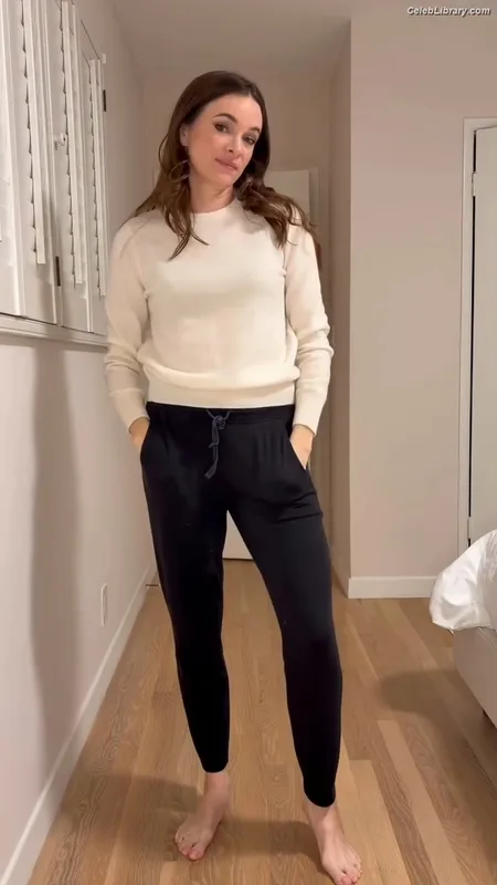 Danielle Panabaker photo 9 of 578