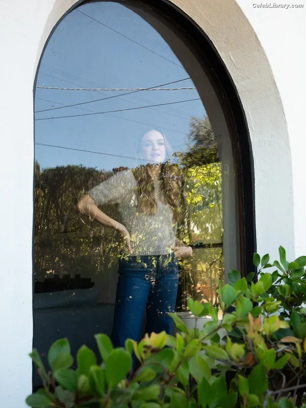 Danielle Panabaker photo 11 of 578