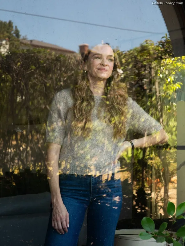 Danielle Panabaker photo 12 of 578