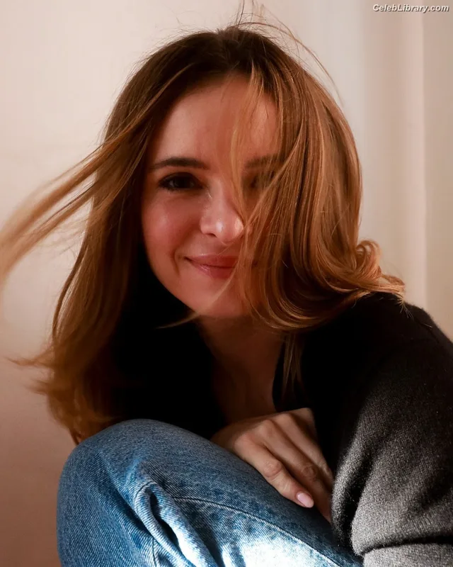 Danielle Panabaker photo 20 of 578