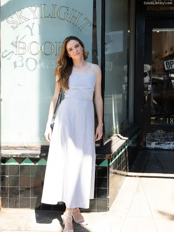 Danielle Panabaker photo 6 of 578