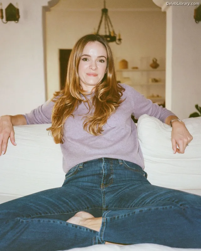 Danielle Panabaker photo 18 of 578