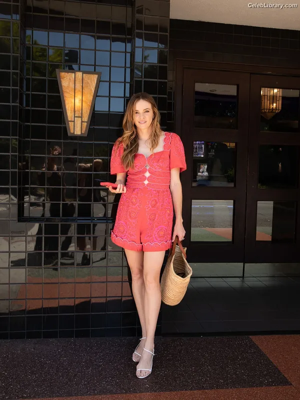 Danielle Panabaker photo 19 of 578